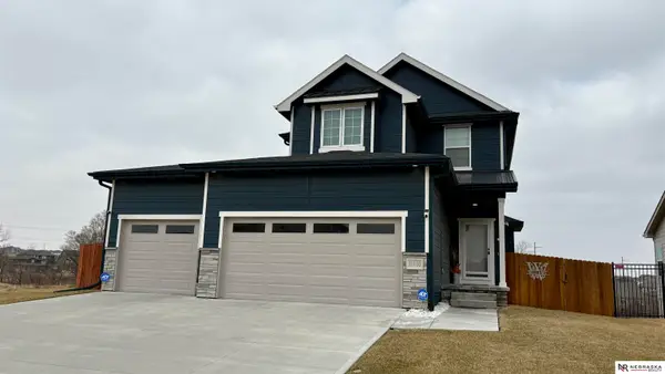 11110 Portage Drive, Papillion, NE 68046