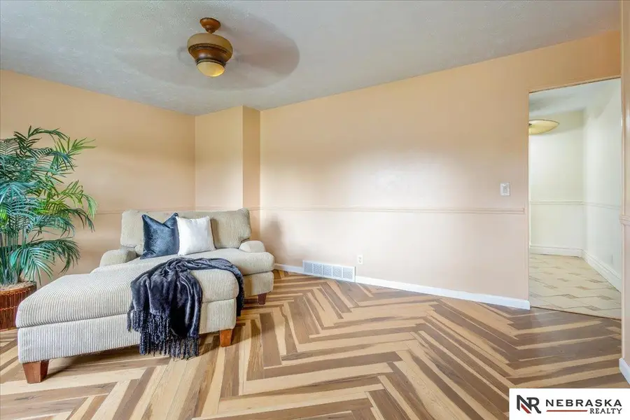 4905 N 93rd Street, Omaha, NE 68134 - #3