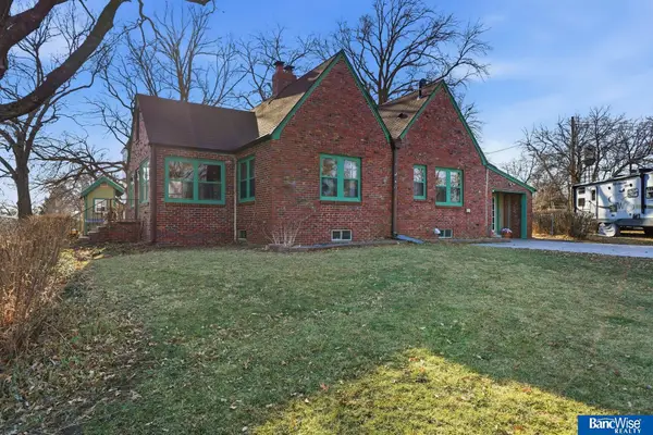 635 Apple Street, Palmyra, NE 68418