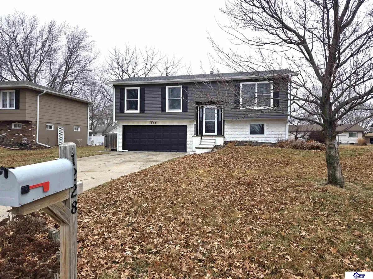 1228 N Maine Avenue, York, NE 68467 - #1