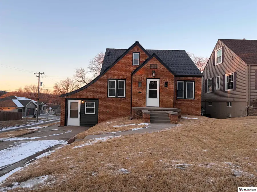 4848 Woolworth Avenue, Omaha, NE 68106 - #2