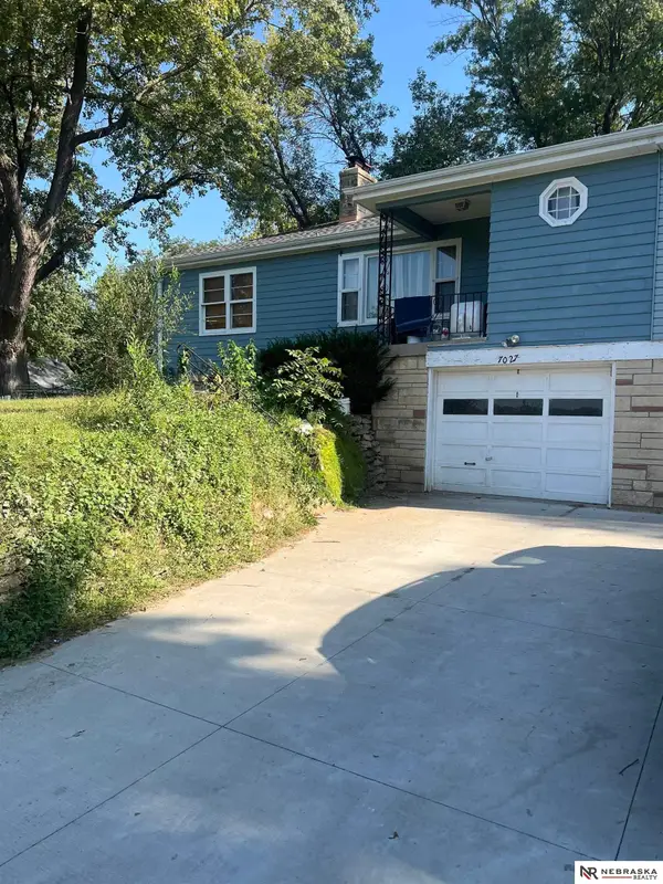 7027 Irvington Road, Omaha, NE 68122