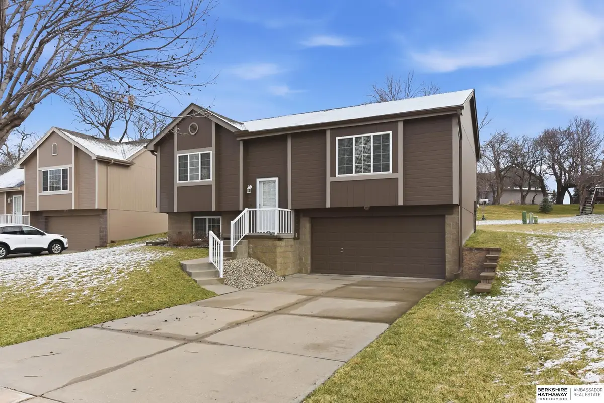 1114 Woodview Circle, Papillion, NE 68046 - #1