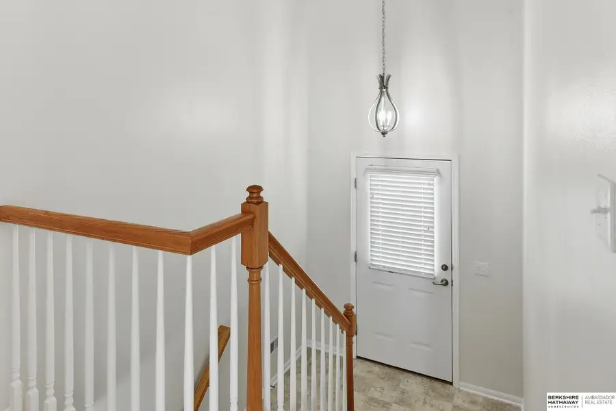 1114 Woodview Circle, Papillion, NE 68046 - #3