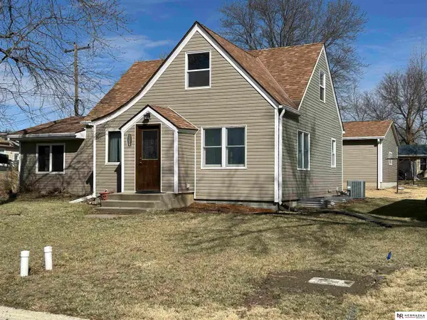 300 Adams Street, Clatonia, NE 68328