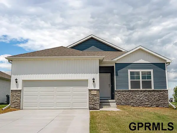 6674 Bluebell Street, Papillion, NE 68133