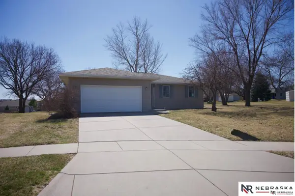 625 Arbor Court, Bennet, NE 68317