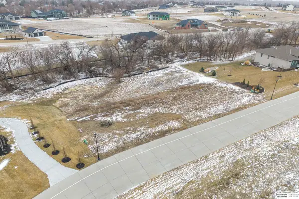 10340 S 164th Street, Omaha, NE 68136