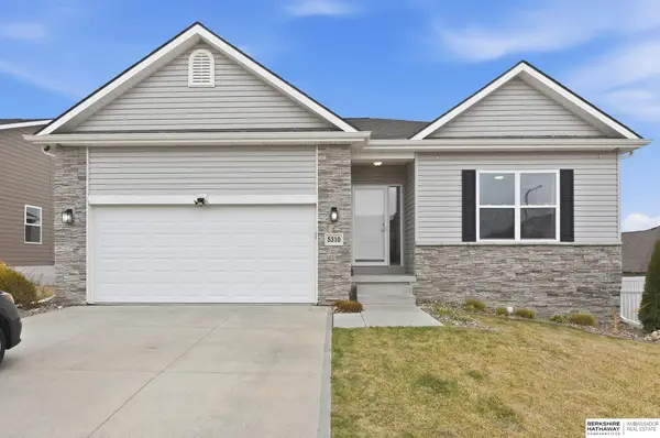 5310 Lynnwood Drive, Papillion, NE 68133