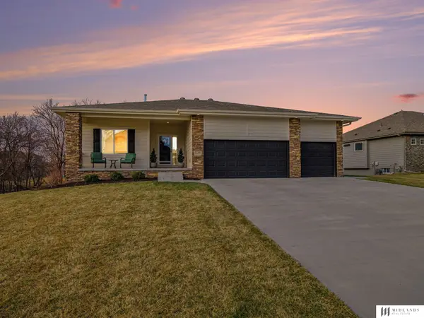 5158 Waterford Avenue Circle, Papillion, NE 68133