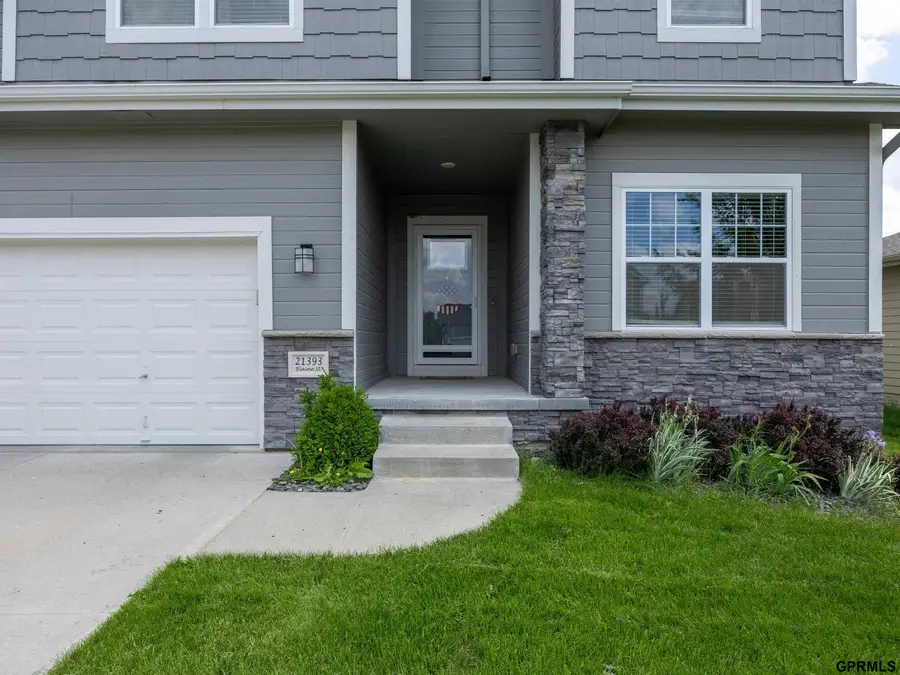 21393 Blaine Street, Chicago, NE 68022 - #3