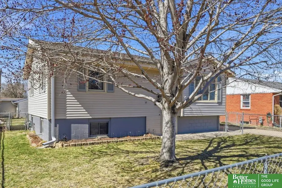 4004 N 13 Street, Carter Lake, IA 51510 - #2