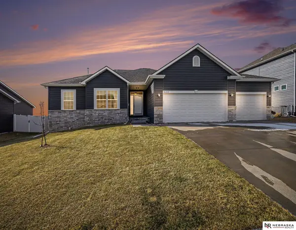 5213 Lynnwood Drive, Papillion, NE 68046