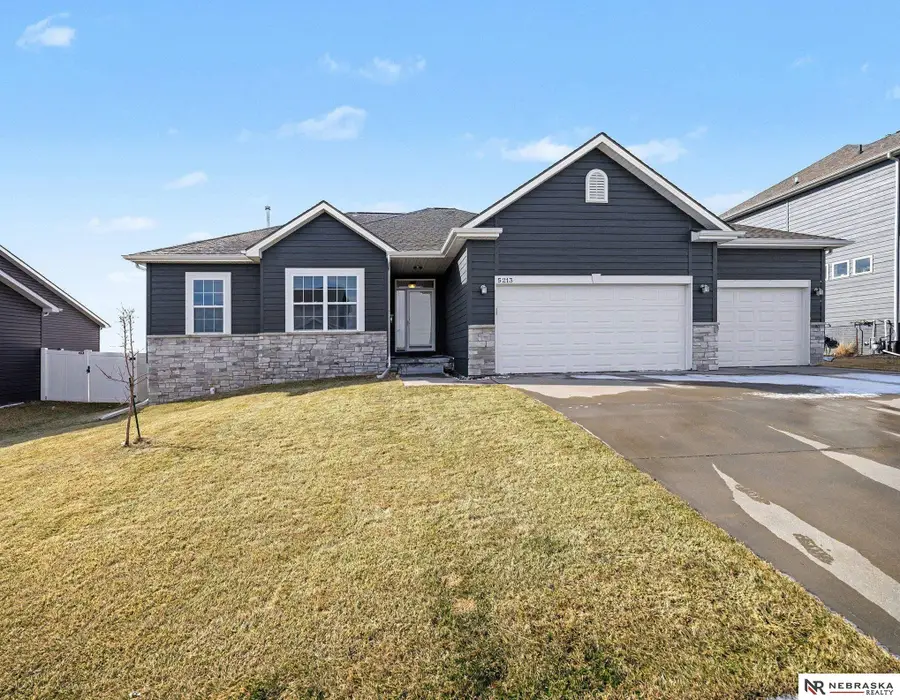 5213 Lynnwood Drive, Papillion, NE 68046 - #2