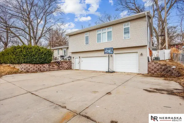 6322 Hamilton Street, Omaha, NE 68132