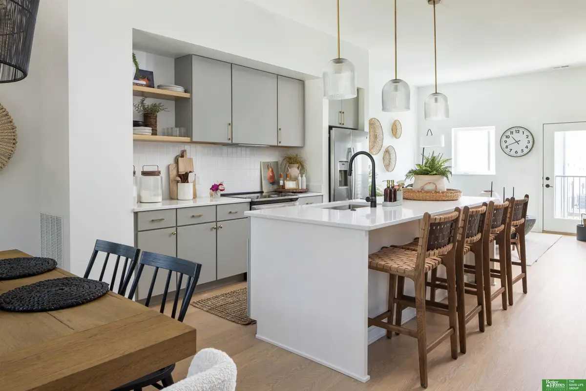 5321 Elmwood Plaza, Omaha, NE 68106 - #1