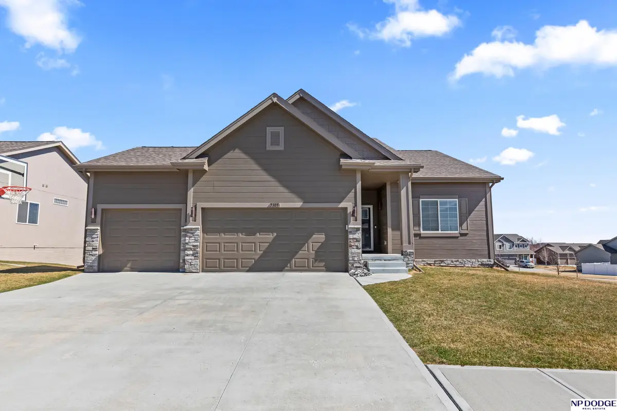 7305 N 166 Avenue, Bennington, NE 68007 - #1