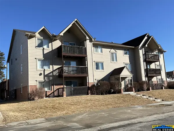 5016 California Street #5, Omaha, NE 68132