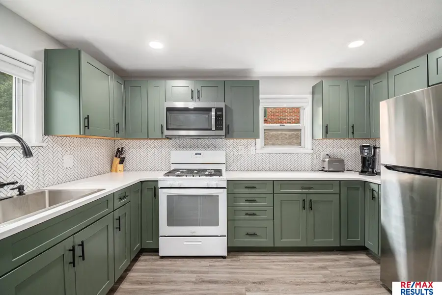 4215 Woolworth Avenue, Omaha, NE 68105 - #2