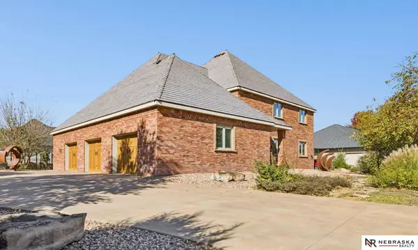 6525 Rolling Hills Court, Lincoln, NE 68512