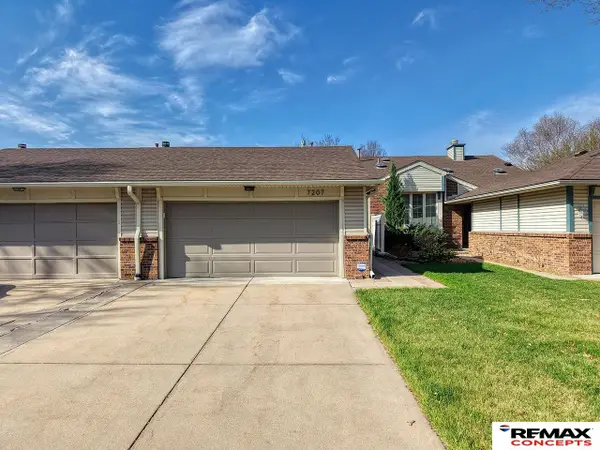 7207 Grand Oaks Drive, Lincoln, NE 68516