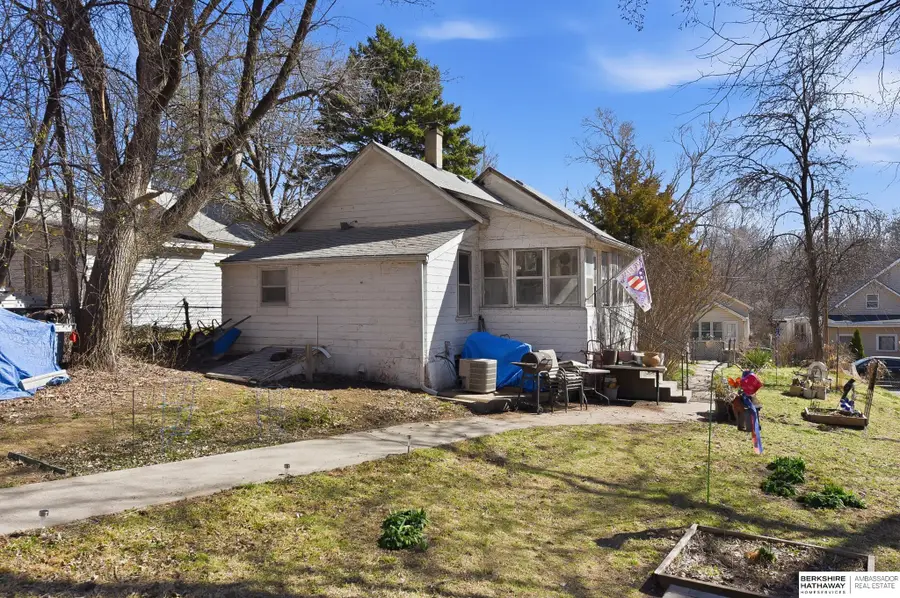 2420 S 8th Street, Omaha, NE 68108 - #2