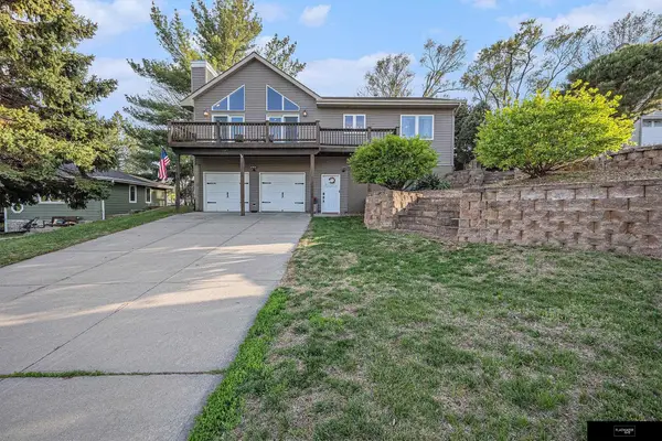 823 Beaver Lake Boulevard, Plattsmouth, NE 68048