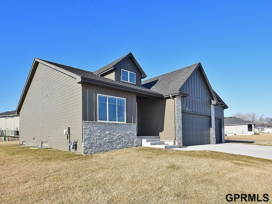 20511 Hartman Avenue, Elkhorn, NE 68022 - #2