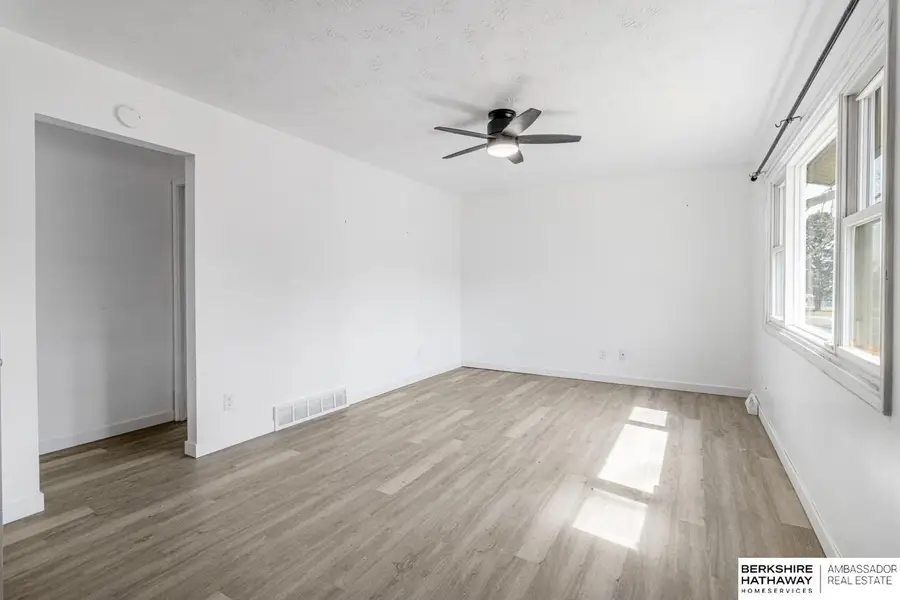 8724 Park View Boulevard, La Vista, NE 68128 - #2