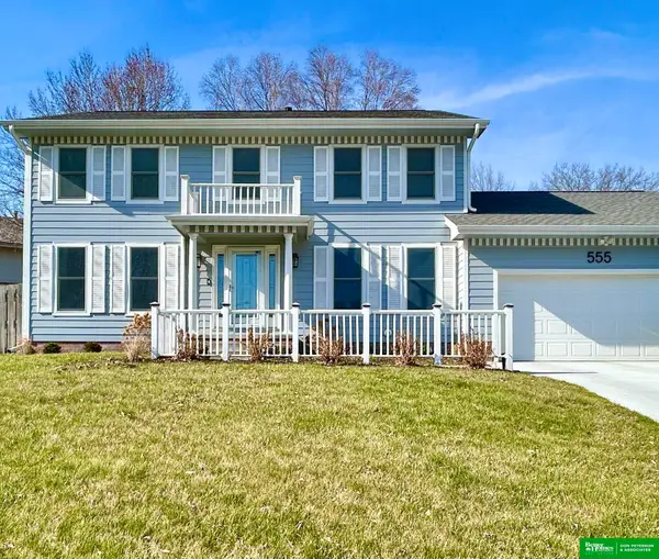 555 S 157th Avenue Circle, Omaha, NE 68118