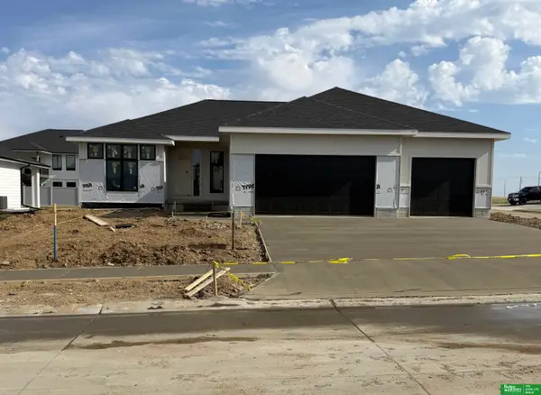 12387 Lake Vista Drive, Papillion, NE 68046