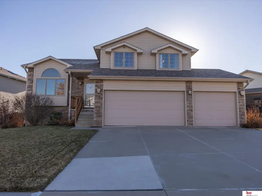 8701 Prairie Village Drive, Lincoln, NE 68507 - #2
