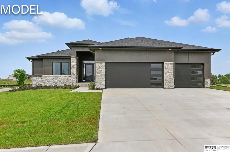 20720 Kansas Avenue, Elkhorn, NE 68022 - #2