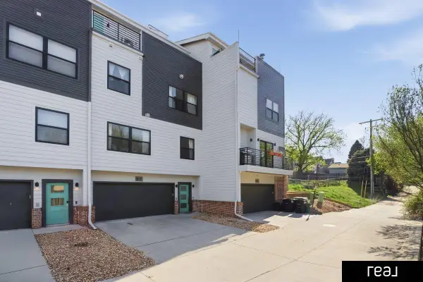 3117 Mayberry Plaza, Omaha, NE 68105