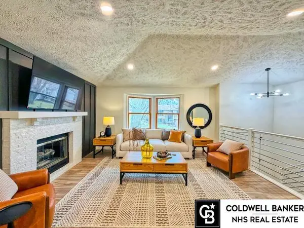 14824 Hillside Plaza, Omaha, NE 68154