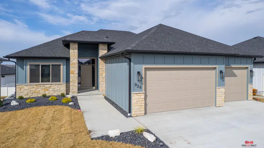 929 N 106th Street, Lincoln, NE 68527 - #2