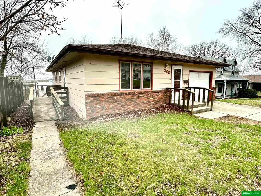 206 N Thomas Street, Oakland, NE 68045 - #3
