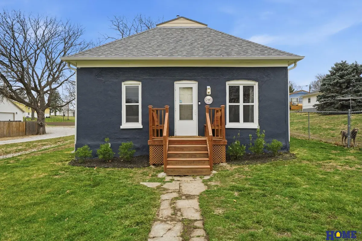 208 W E Street, Elmwood, NE 68349 - #1