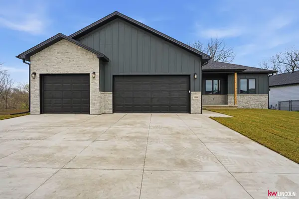 1044 Tuscan Trail, Hickman, NE 68372