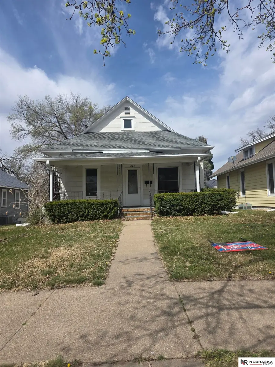 823 8th Street, Fairbury, NE 68352 - #2
