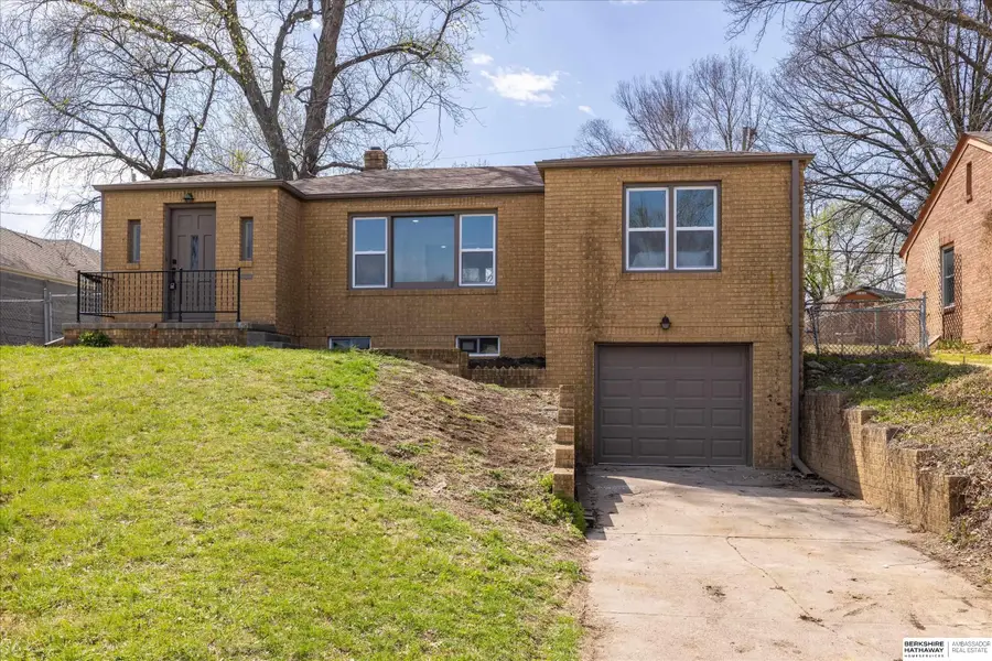 2142 S 38th Street, Omaha, NE 68105 - #2