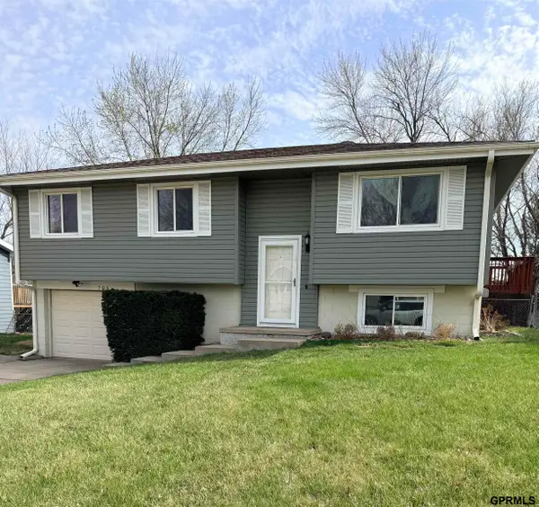 705 E 4th Street, Hickman, NE 68372