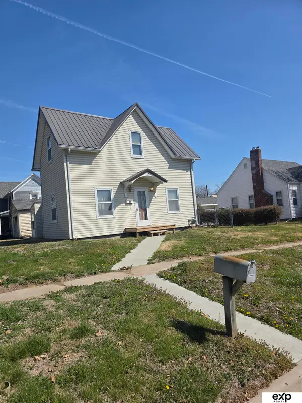 404 E 20th Street, Falls City, NE 68355