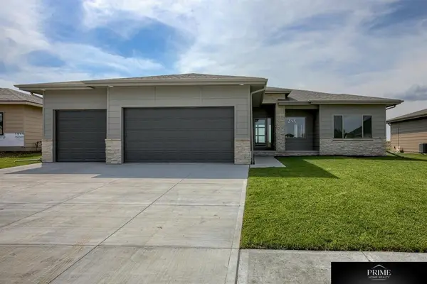 5718 N 209 Street, Elkhorn, NE 68022