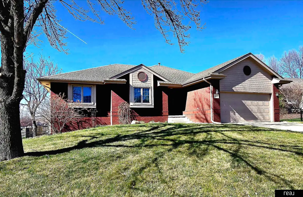 2013 Liberty Lane, Papillion, NE 68133 - #1