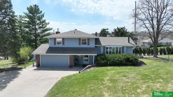 12331 Grey Fawn Drive, Omaha, NE 68154-3511