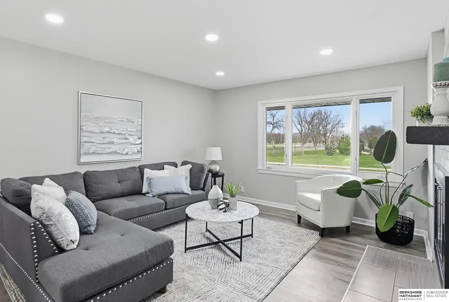 602 S Monroe Street, Papillion, NE 68046 - #2