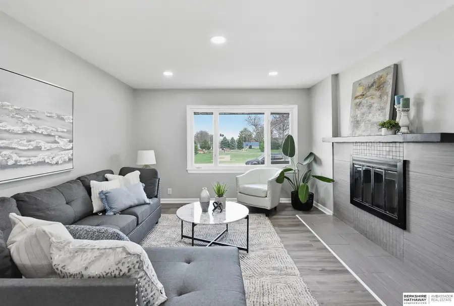 602 S Monroe Street, Papillion, NE 68046 - #3