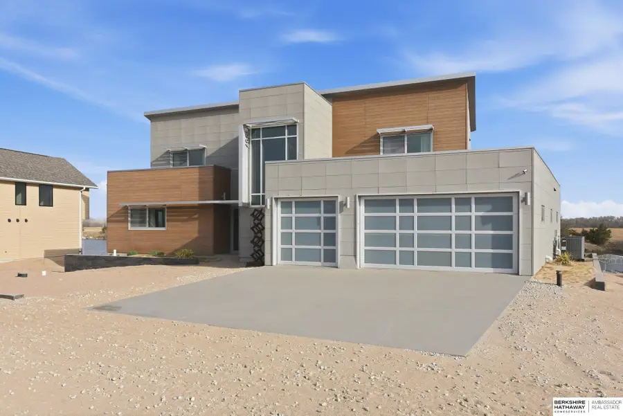 1007 N Shore Drive, Schuyler, NE 68661 - #2
