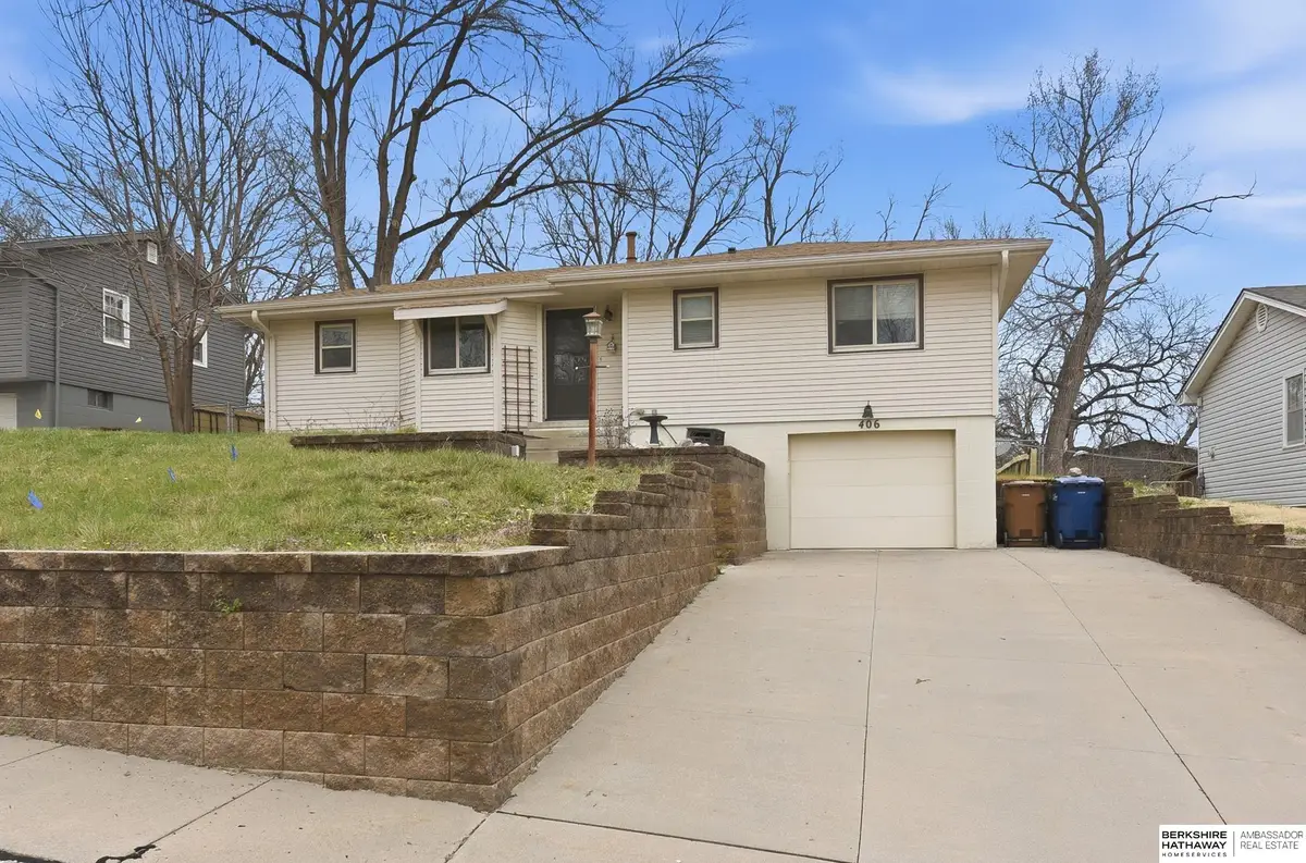 406 Robinson Avenue, Bellevue, NE 68005 - #1